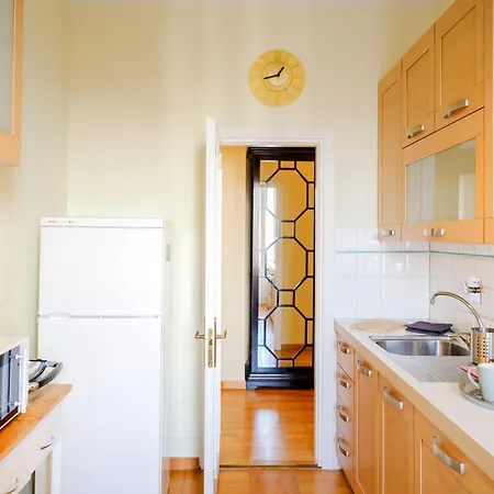 Апартаменты Casa Ari - Bright And Spacious Flat With Terrace