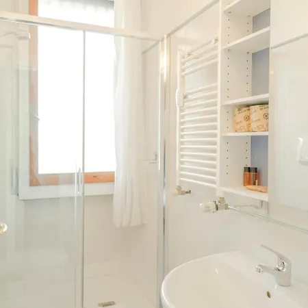 Casa Ari - Bright And Spacious Flat With Terrace Florenz